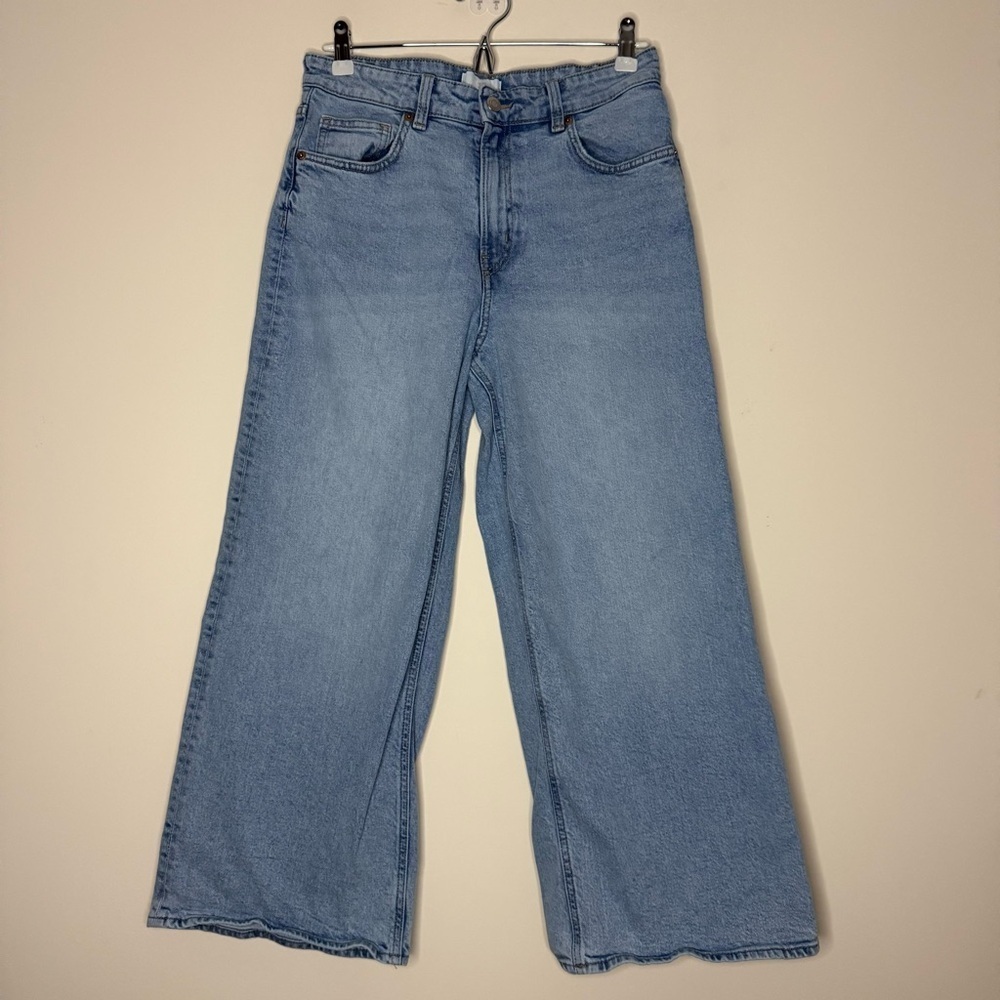 H&M Light Wash High Waisted Cropped Length Denim Basic Essential Classic Jeans